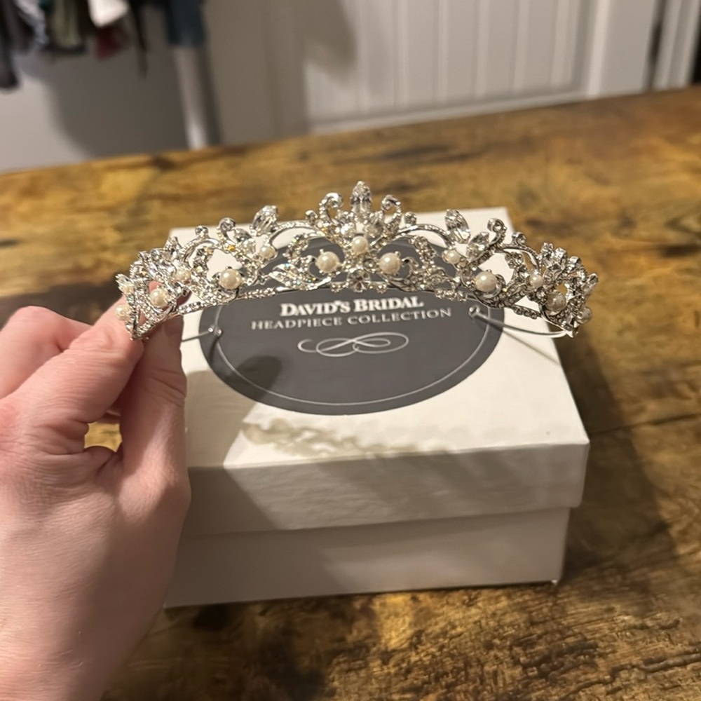NEW David’s Bridal Crystal & Pearl Silver Headpiece